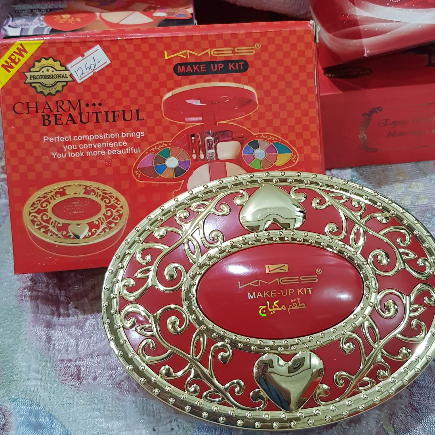 KMES Oval Makeup Kit with Mirror